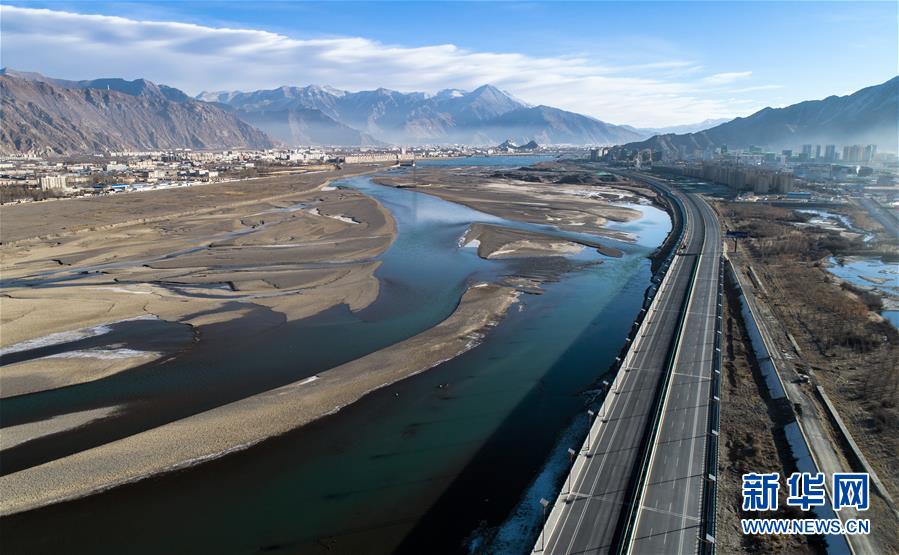 （两会前夕看落实·图文互动）（2）格桑花开 幸福路宽——西藏落实习近平总书记全国两会重要讲话精神纪实