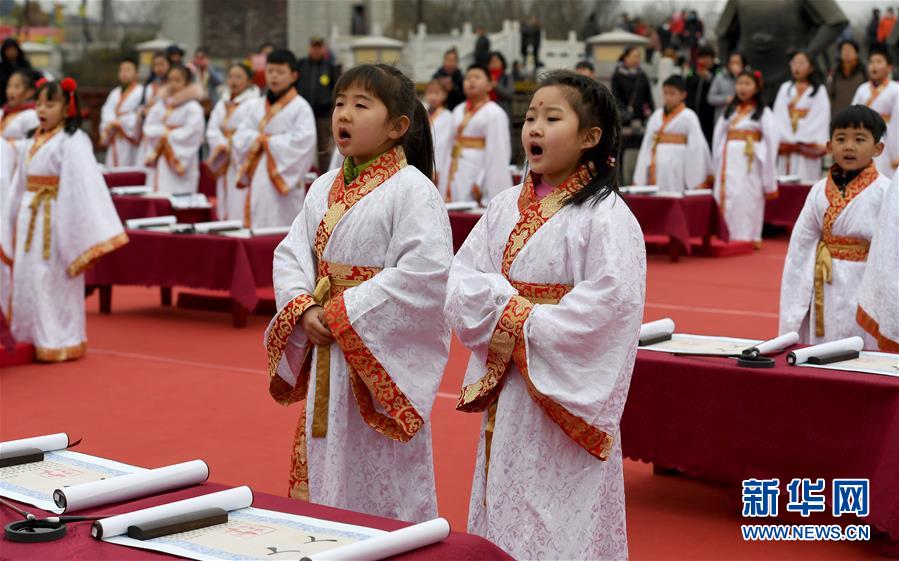 （社会）（5）西安学童&ldquo;开笔破蒙&rdquo;体验传统文化