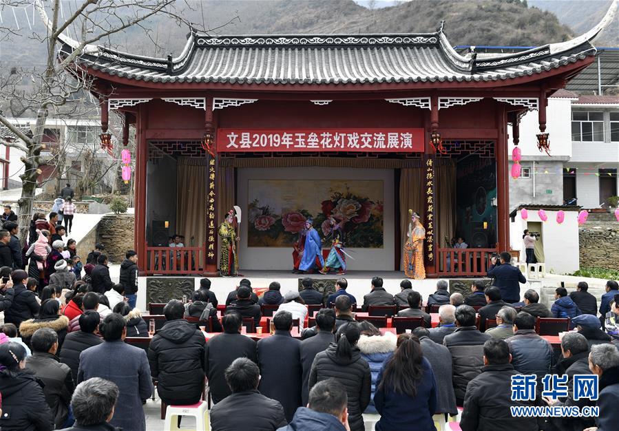#（社会）（1）甘肃陇南：花灯戏展演迎元宵