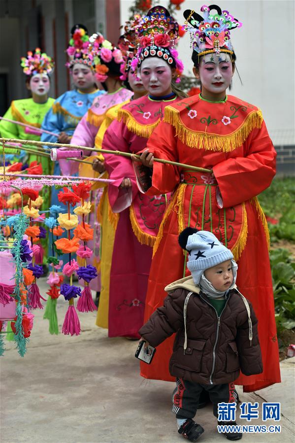 #（社会）（4）甘肃陇南：花灯戏展演迎元宵