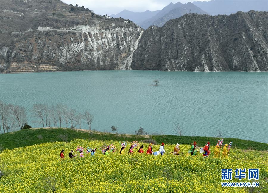#（社会）（7）甘肃陇南：花灯戏展演迎元宵