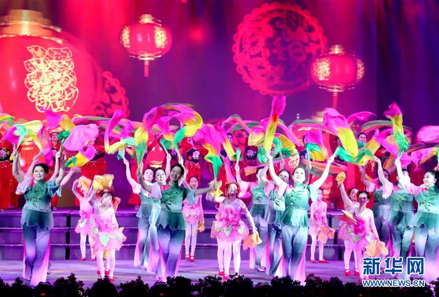 (在习近平新时代中国特色社会主义思想指引下——新时代新作为新篇章·图文互动)(2)欢乐的“精气神儿”从哪来?——“东北小延安”用“文化密钥”解锁基层治理