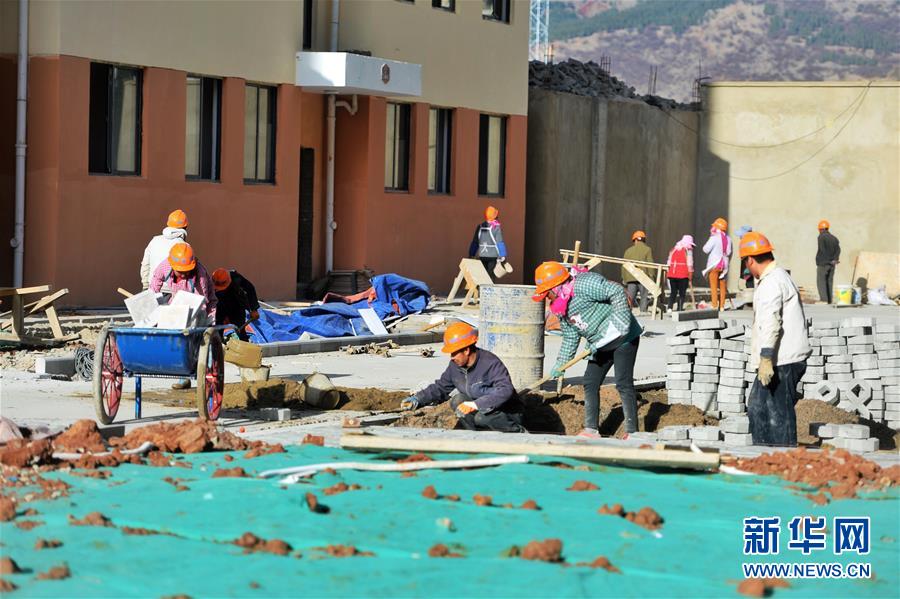 (在习近平新时代中国特色社会主义思想指引下——新时代新作为新篇章·图文互动)(2)高原春来早 云岭开新篇