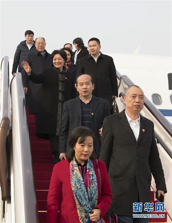 （两会）（2）出席全国政协十三届二次会议的委员陆续抵京