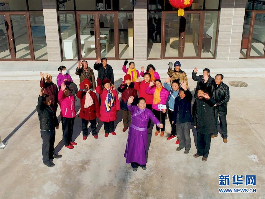 （新华全媒头条&middot;图文互动）（2）&ldquo;萌&rdquo;婶代表记&mdash;&mdash;全国人大代表赵会杰和小庙子村的新故事　