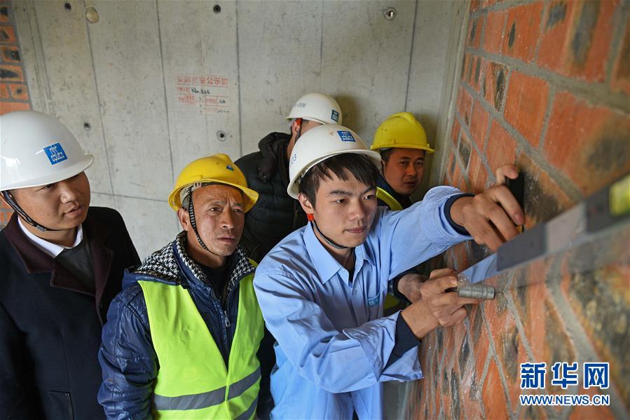 (新华全媒头条·两会特别报道·图文互动)(9)向着梦想的接力——“90岁”与“95后”代表的“对话”