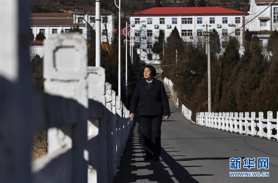 （新华全媒头条&middot;两会特别报道&middot;图文互动）（2）向着梦想的接力&mdash;&mdash;&ldquo;90岁&rdquo;与&ldquo;95后&rdquo;代表的&ldquo;对话&rdquo;