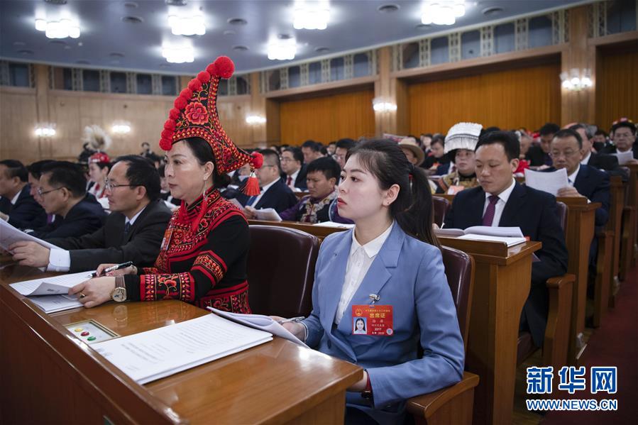 （新华全媒头条&middot;两会特别报道&middot;图文互动）（11）向着梦想的接力&mdash;&mdash;&ldquo;90岁&rdquo;与&ldquo;95后&rdquo;代表的&ldquo;对话&rdquo;