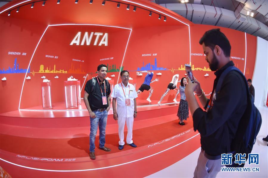 （新华全媒头条&middot;图文互动）（9）上下同心再出发&mdash;&mdash;习近平总书记同出席2019年全国两会人大代表、政协委员共商国是纪实