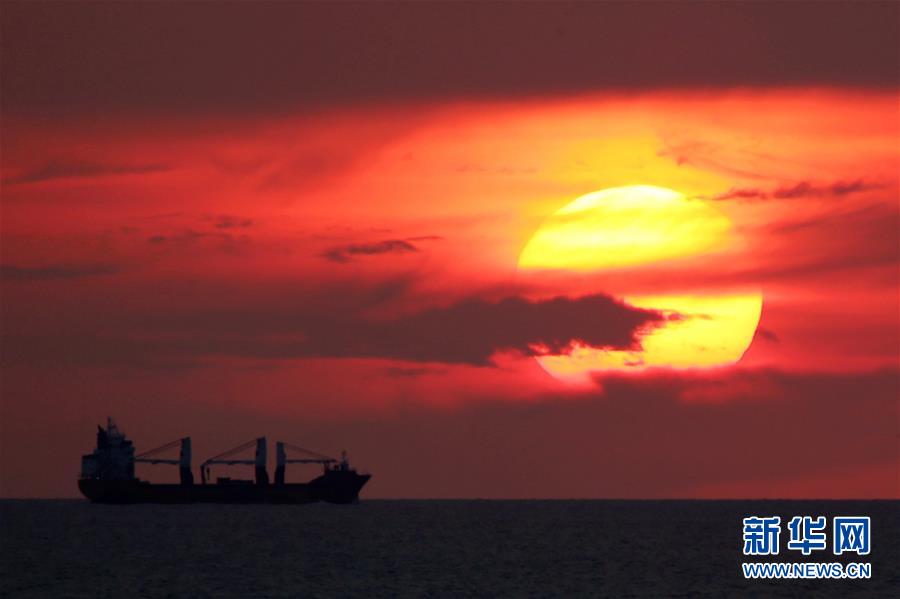 （镜观中国&middot;新华社国内新闻照片一周精选）（7）&ldquo;雪龙&rdquo;号穿越赤道返回北半球 