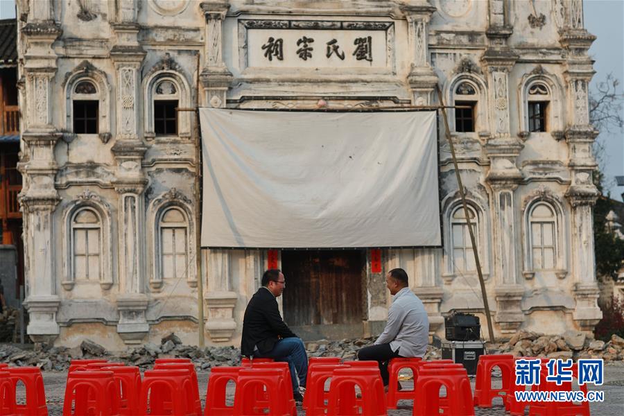 （社会）（5）大山里的公益电影放映员