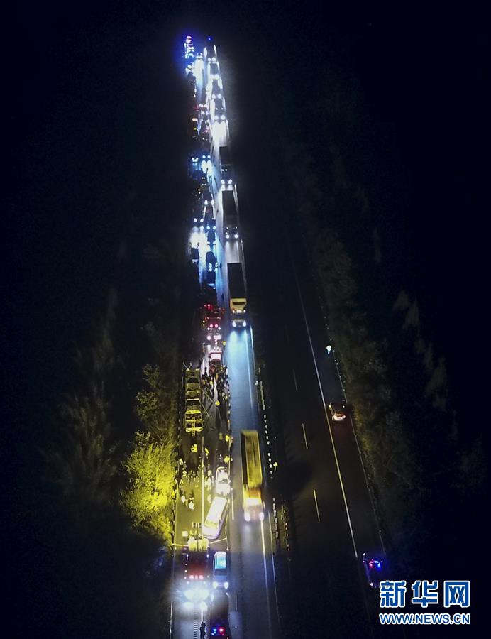 （新华网）（2）湖南常长高速客车起火事故致26人死亡