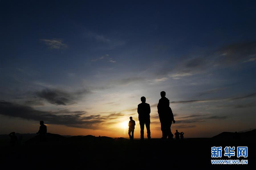 （美丽中国）（1）大漠落日映阳关