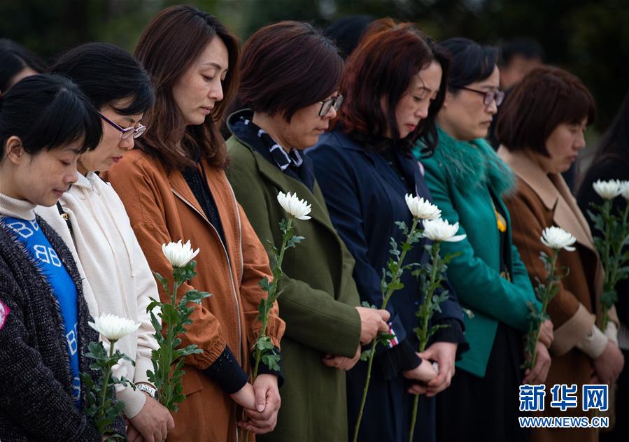 （新华全媒头条·图文互动）（5）祭奠，为了更好地前行