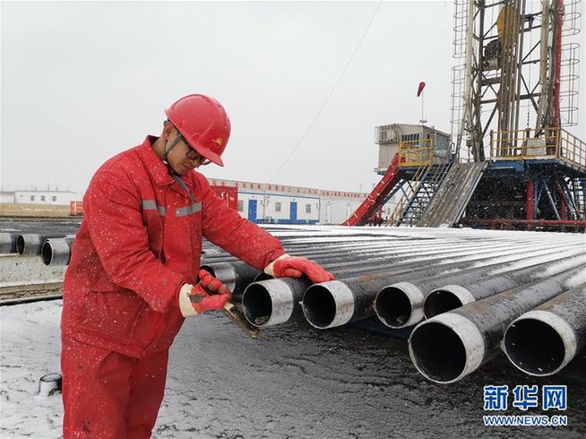 (走基层 听民声·图文互动)(2)“条件进步了,好作风没变”——记者夜守大庆油田1205钻井队