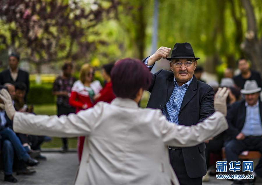 （社会）（3）新疆库尔勒：春天里的麦西来甫