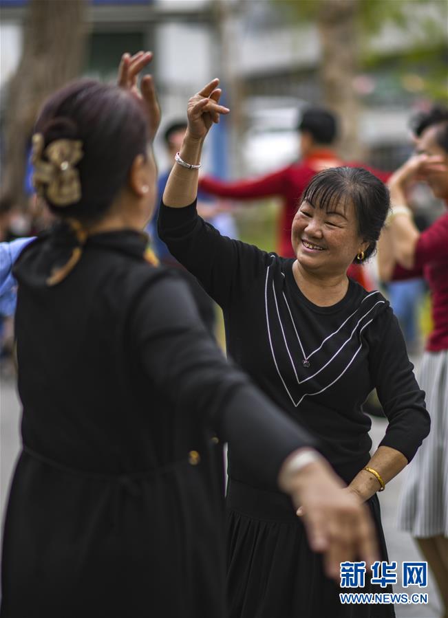 （社会）（6）新疆库尔勒：春天里的麦西来甫