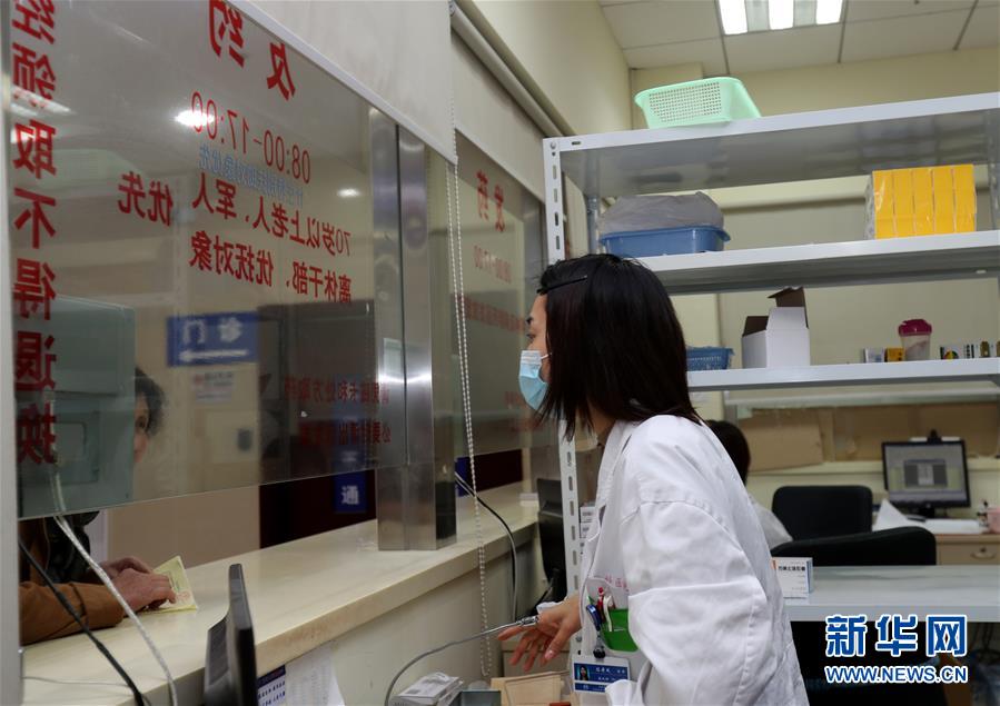 （新华全媒头条·图文互动）（4）一粒药片牵动万人心，药品集中采购给你我省了多少？