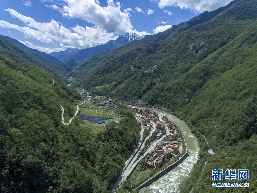 （图文互动）（4）坚定不移跟党走 建好家乡同奋斗&mdash;&mdash;习近平总书记回信激励云南贡山独龙族群众继续团结奋斗创造美好生活