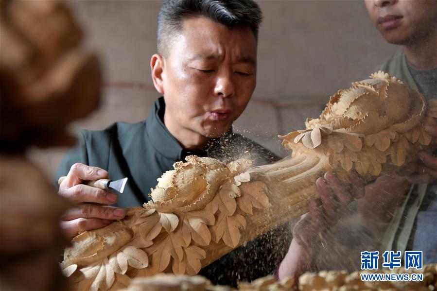 （经济）（8）江西上饶：&ldquo;精雕细琢&rdquo;助推木雕产业蓬勃发展