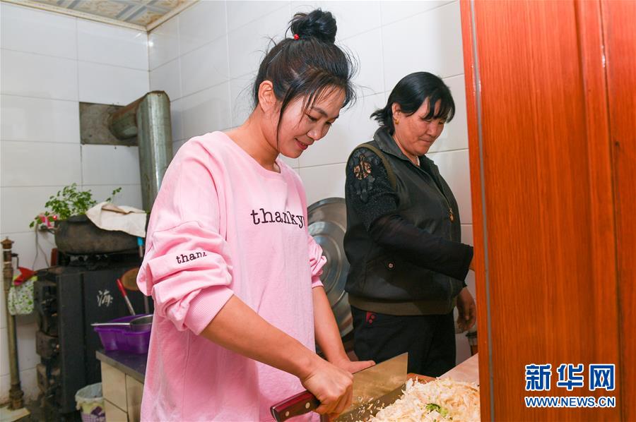 （壮丽70年&middot;奋斗新时代&middot;图文互动）（2）情同一家，守望相助，共奔小康&mdash;&mdash;内蒙古兴安盟巴彦敖包嘎查民族团结见闻