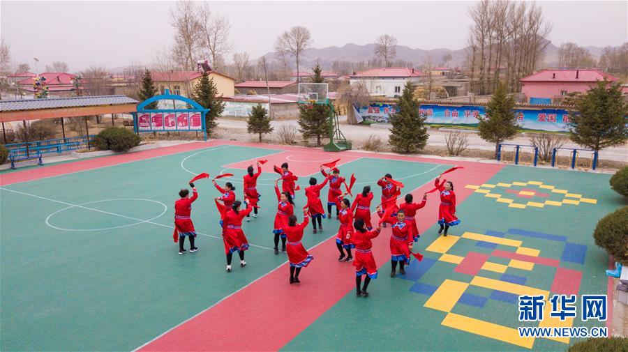 （壮丽70年&middot;奋斗新时代&middot;图文互动）（3）情同一家，守望相助，共奔小康&mdash;&mdash;内蒙古兴安盟巴彦敖包嘎查民族团结见闻