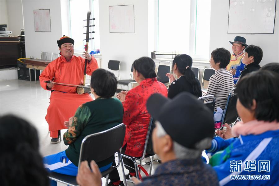 （壮丽70年&middot;奋斗新时代&middot;图文互动）（8）情同一家，守望相助，共奔小康&mdash;&mdash;内蒙古兴安盟巴彦敖包嘎查民族团结见闻