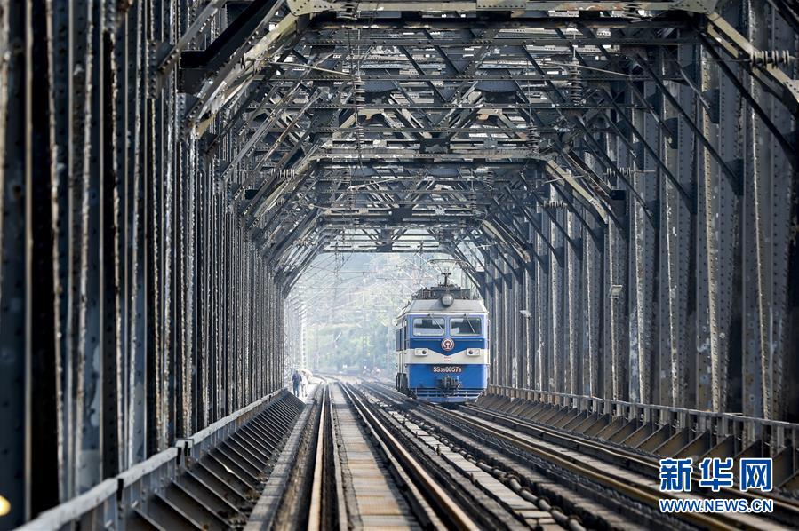 （图片故事）（3）重庆首座长江大桥“退役”