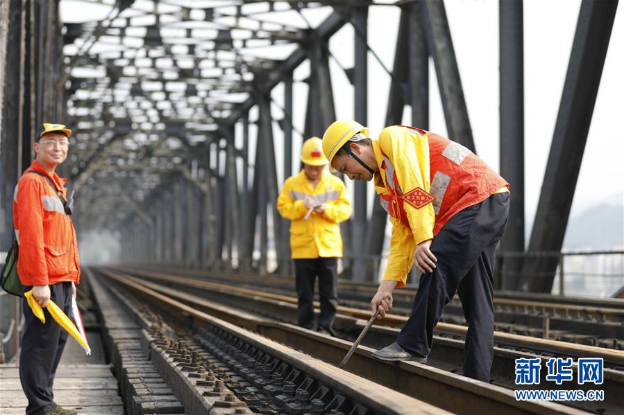 （图片故事）（5）重庆首座长江大桥“退役”