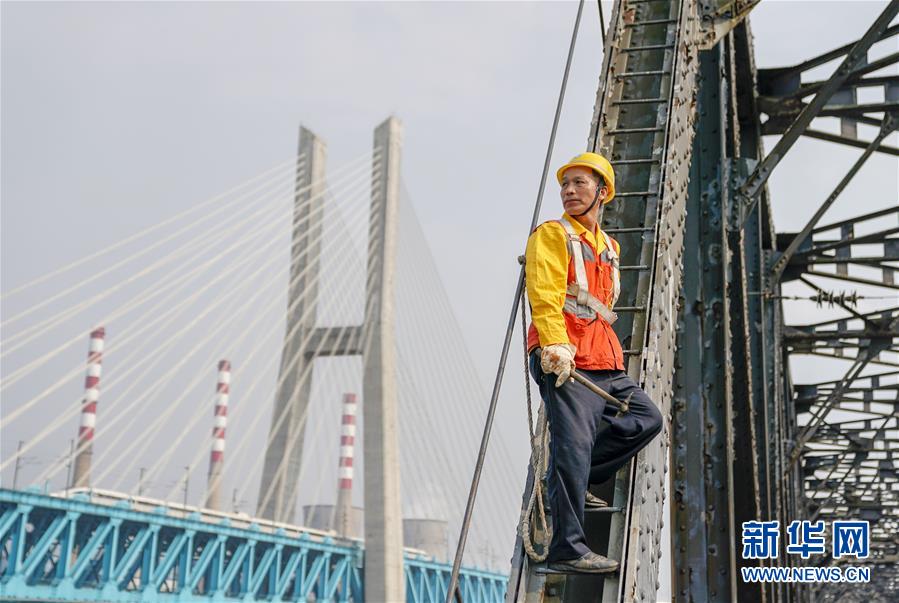 （图片故事）（8）重庆首座长江大桥“退役”