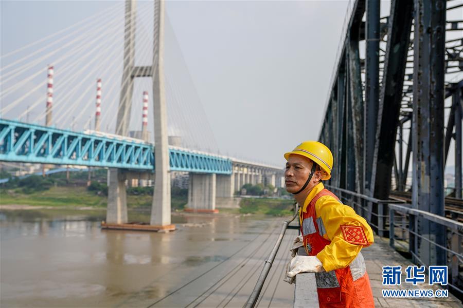 （图片故事）（9）重庆首座长江大桥“退役”