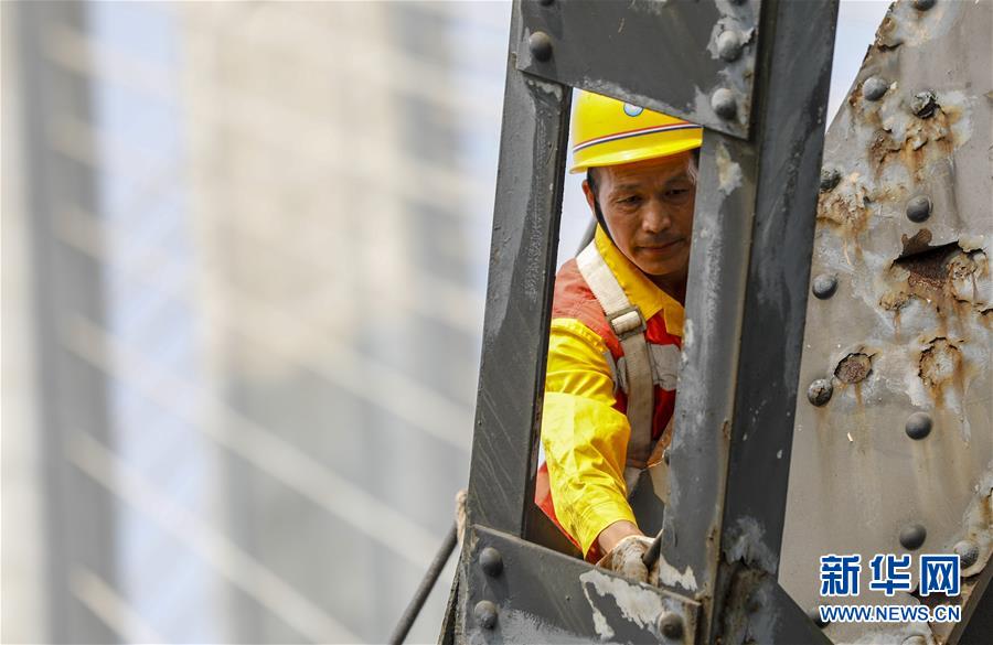 （图片故事）（10）重庆首座长江大桥&ldquo;退役&rdquo;