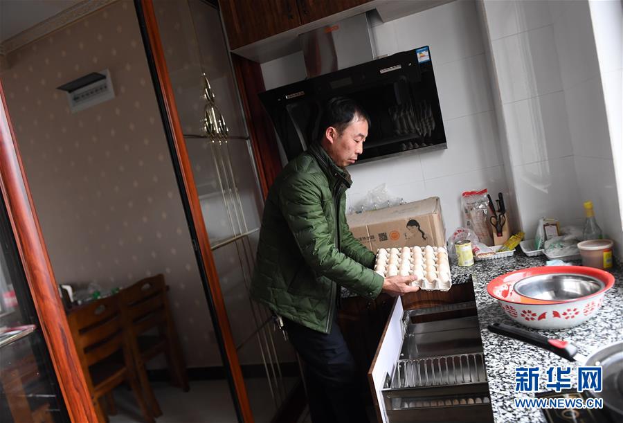 （新华全媒头条&middot;图文互动）（7）春晖沐浴宝塔山&mdash;&mdash;写在延安各县整体脱贫摘帽之际