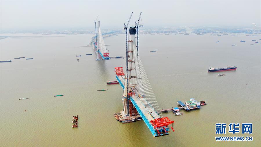 #（社会）（1）沪通长江大桥南主塔突破300米