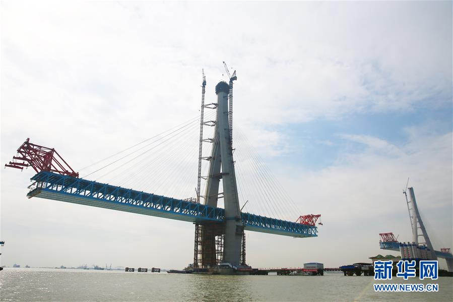 #（新华视界）（3）沪通长江大桥南主塔突破300米