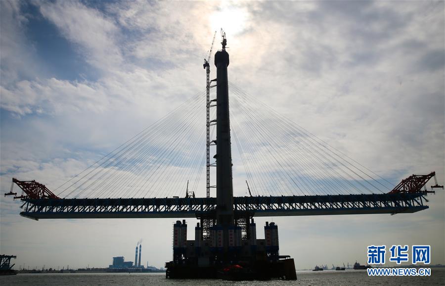 #（新华视界）（4）沪通长江大桥南主塔突破300米