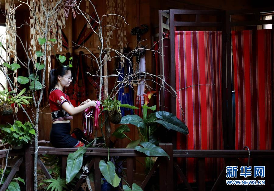 （社会）（7）云南西盟：创新民族纺织工艺助佤族村民增收