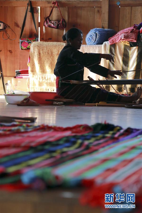 （社会）（8）云南西盟：创新民族纺织工艺助佤族村民增收