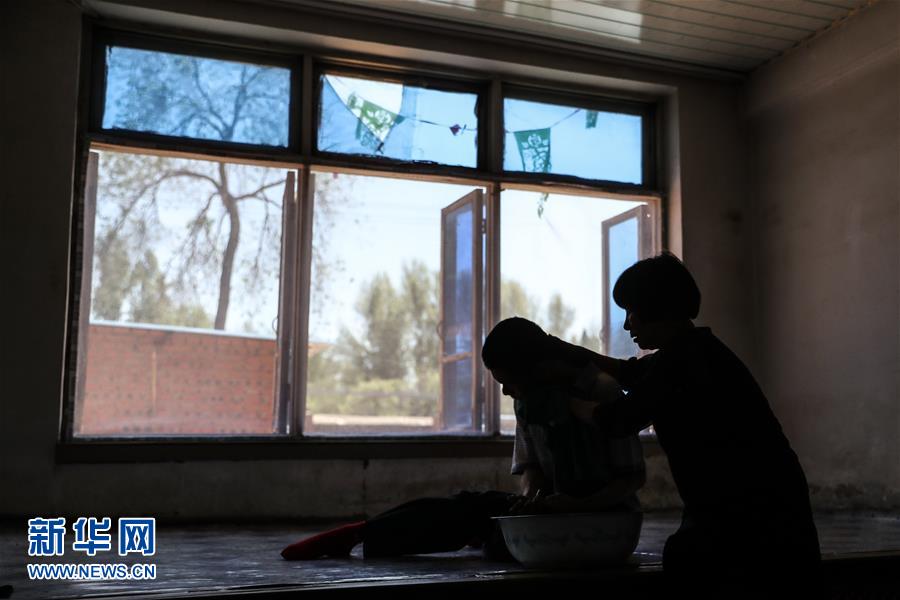 (图文互动)(4)一条38年的生命通道:妈妈会一直把你当作“雏鸟”