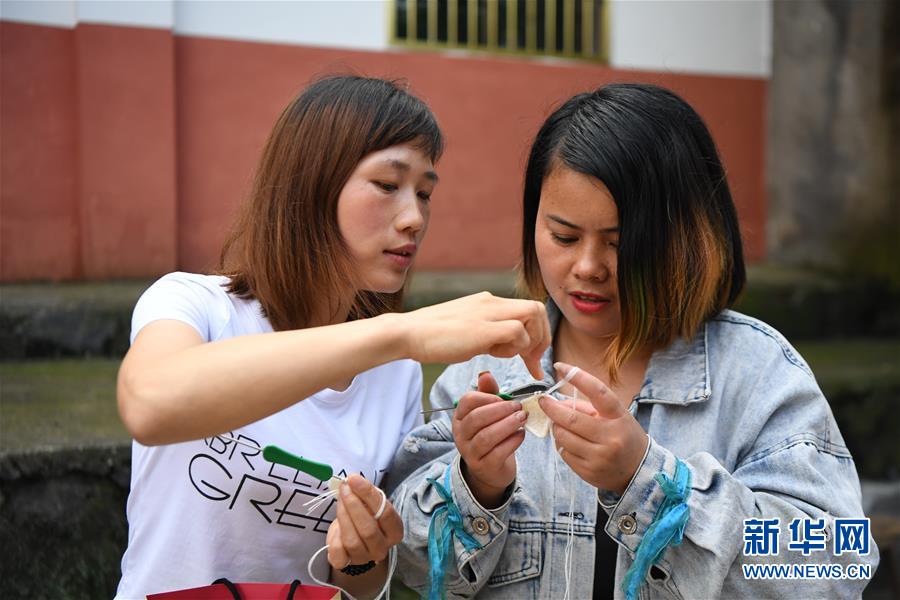 (图文互动)(3)湖南武冈:巾帼扶贫车间让村里妇女居家能做工
