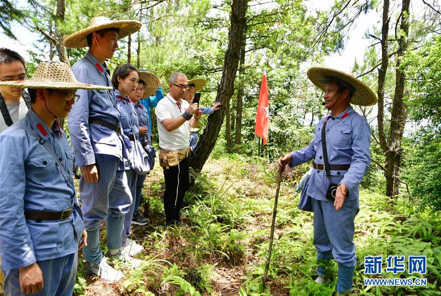 （壮丽70年&middot;奋斗新时代&mdash;&mdash;记者再走长征路&middot;图片故事）（2）&ldquo;红军长征第一村&rdquo;：讲解员中的&ldquo;父子兵&rdquo;