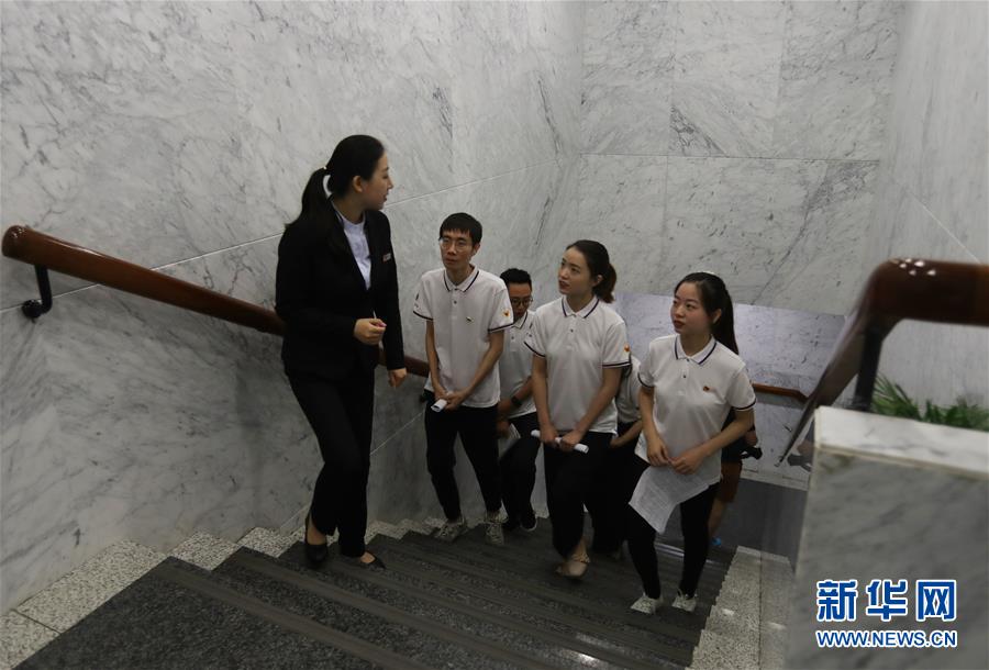 （图片故事）（6）我在“党的诞生地”当讲解员