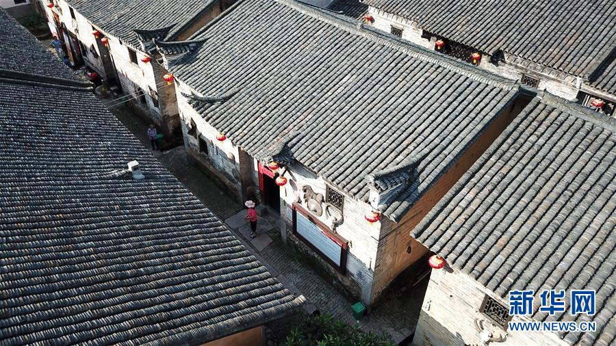 (壮丽70年·奋斗新时代——记者再走长征路·图文互动)(8)半条被子折射军民鱼水情