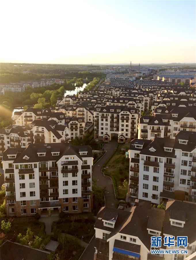 (在习近平新时代中国特色社会主义思想指引下——新时代新作为新篇章·图文互动)(2)在这里,遇见“诗和远方”——长白山下“第一镇”的全域旅游实践