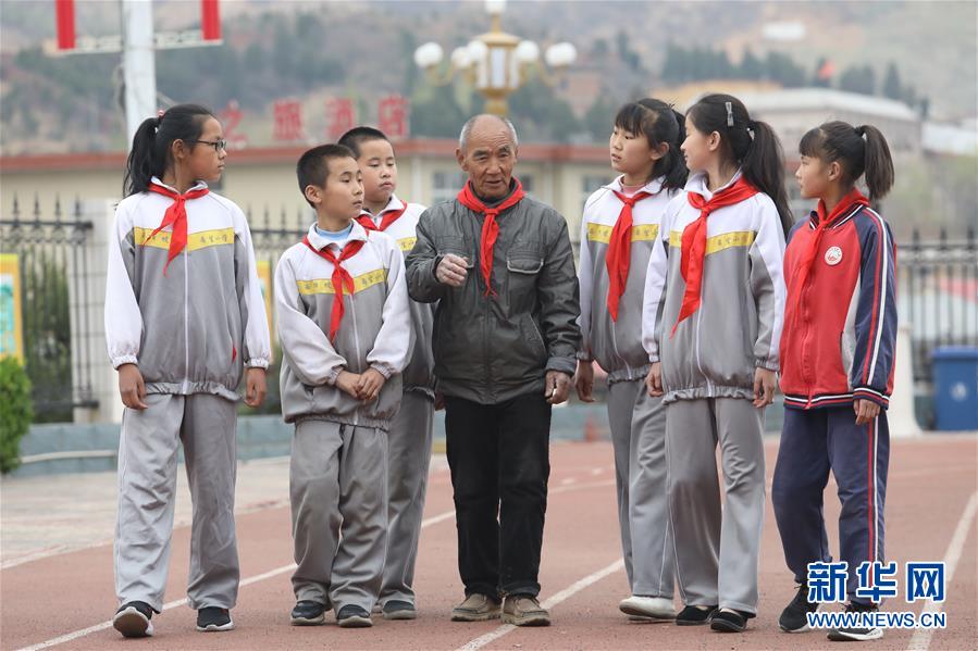 （图文互动）奋斗的“白头巾”