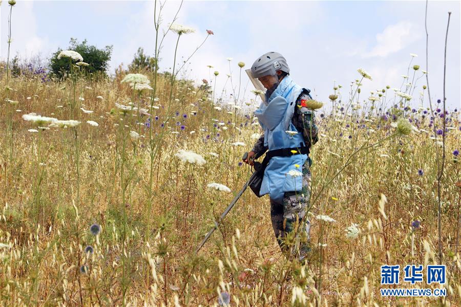 (国际·图文互动)(2)通讯:向“时代楷模”看齐——记中国赴黎维和扫雷官兵对话杜富国