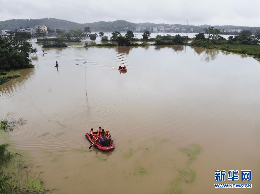 （抗洪抢险&middot;图文互动）（2）孤岛救援：小村庄的抗洪6小时