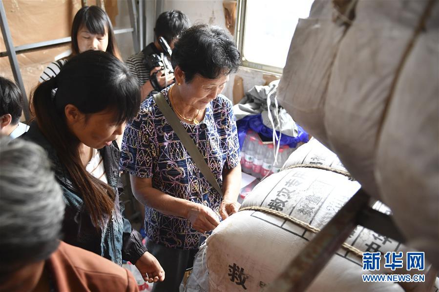 （抗洪抢险&middot;图文互动）（3）孤岛救援：小村庄的抗洪6小时