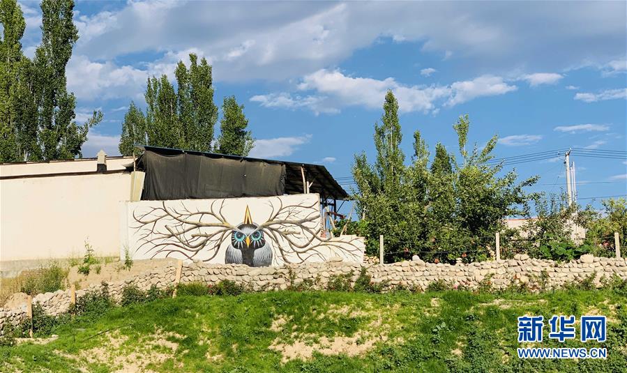 （图文互动）（3）客商来 游客至 青年归&mdash;&mdash;新疆边陲乡村借花&ldquo;返老还童&rdquo;