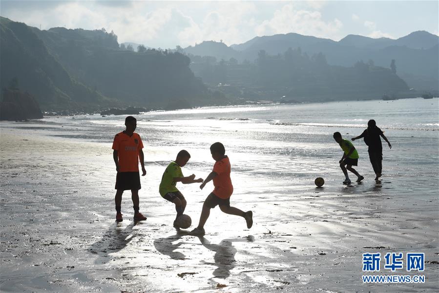 （体育&middot;图文互动）（2）足球与海：福建霞浦&ldquo;长风少年&rdquo;背后（配本社同题文字稿）